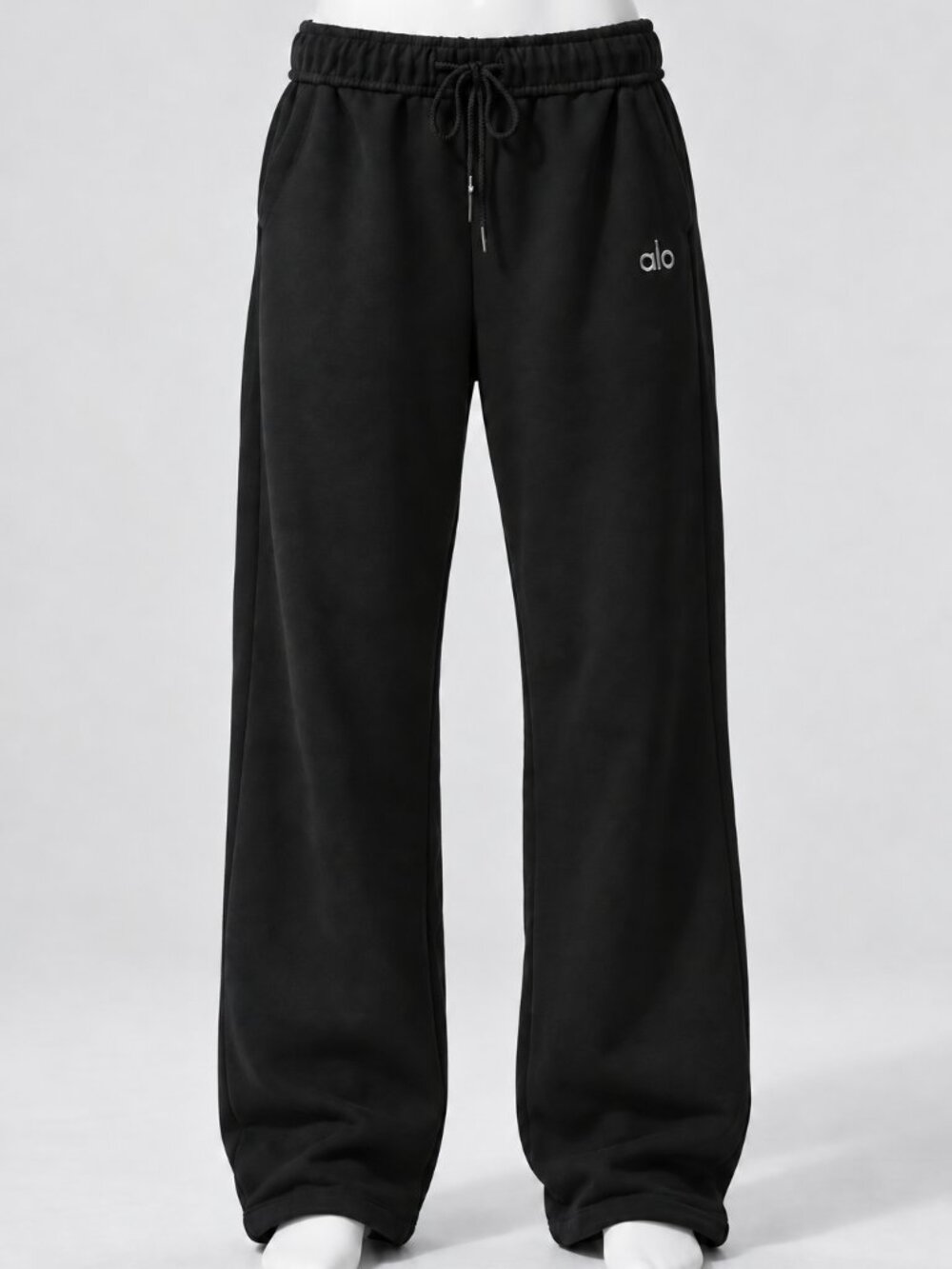 Alo Yoga Accolade Black Straight Leg Sweatpants Silver Logo